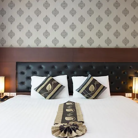 Hemingways Silk Hotel